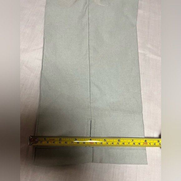 Additional Elle Womans Stretchy Gray/Green Pants w/ Pockets on Either Side!! - Picture 3 of 11